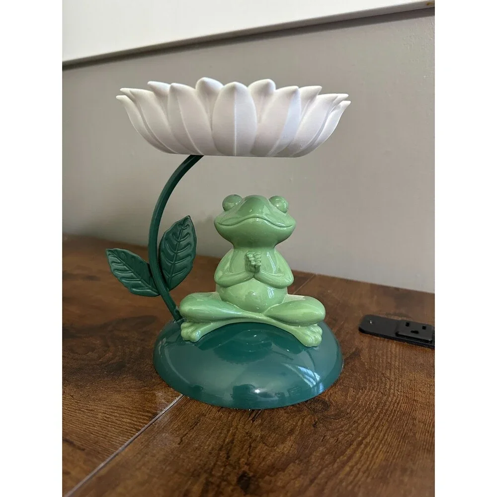 Bath & Body Works Meditating Frog 3 Wick Candle Holder Green Flower
